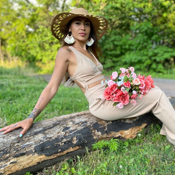 ‼️ Nude Open Back Jumpsuit Romper Pants Jumper - Picture 4 of 7